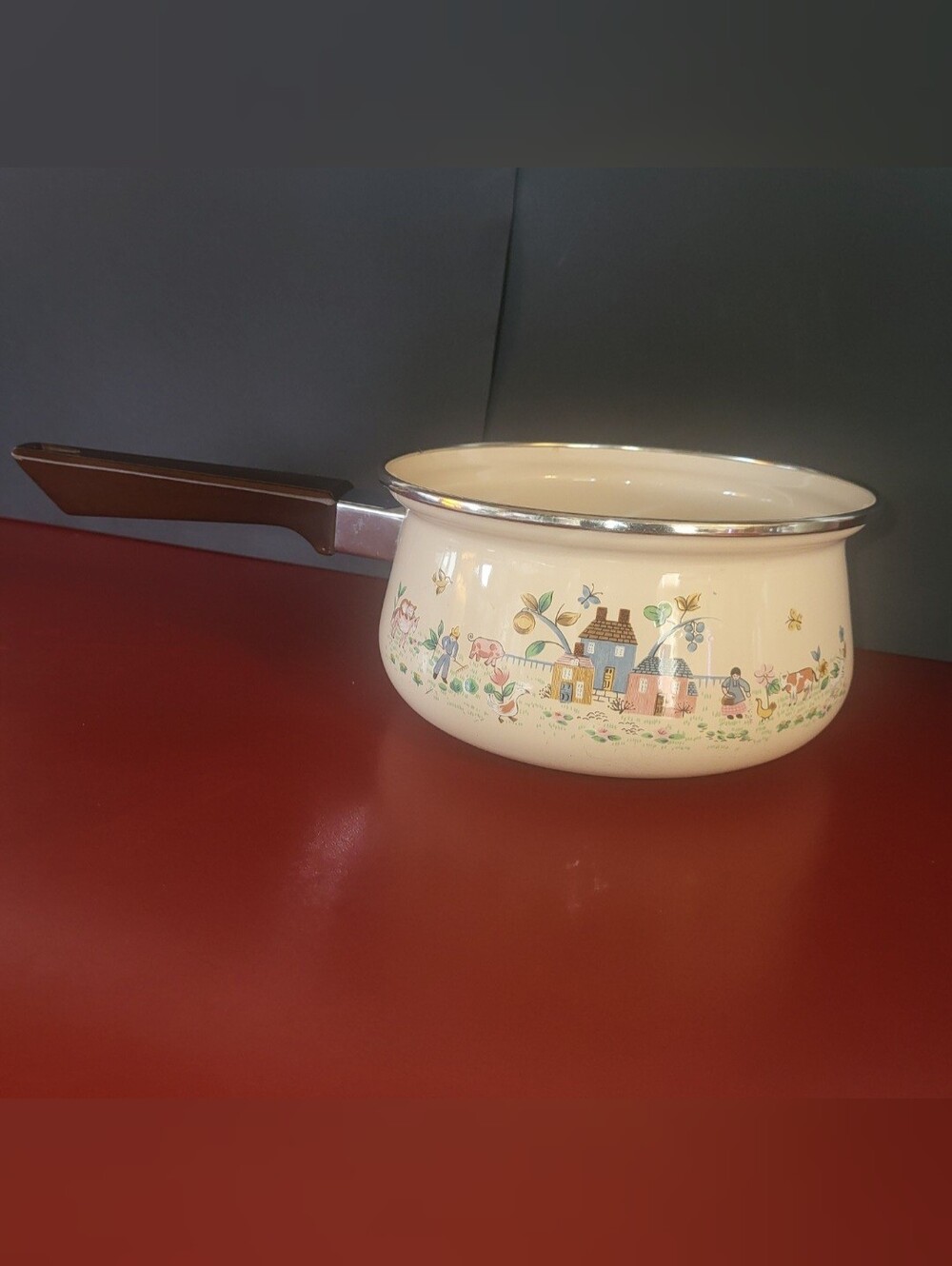Vintage International Heartland  Beige Enamel Cookware Pot Pan Saucepan